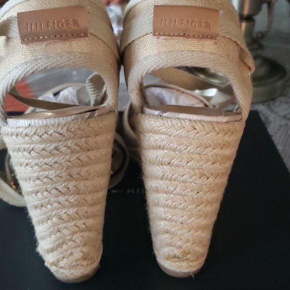 Wrap-around wedges - Picture 4 of 4